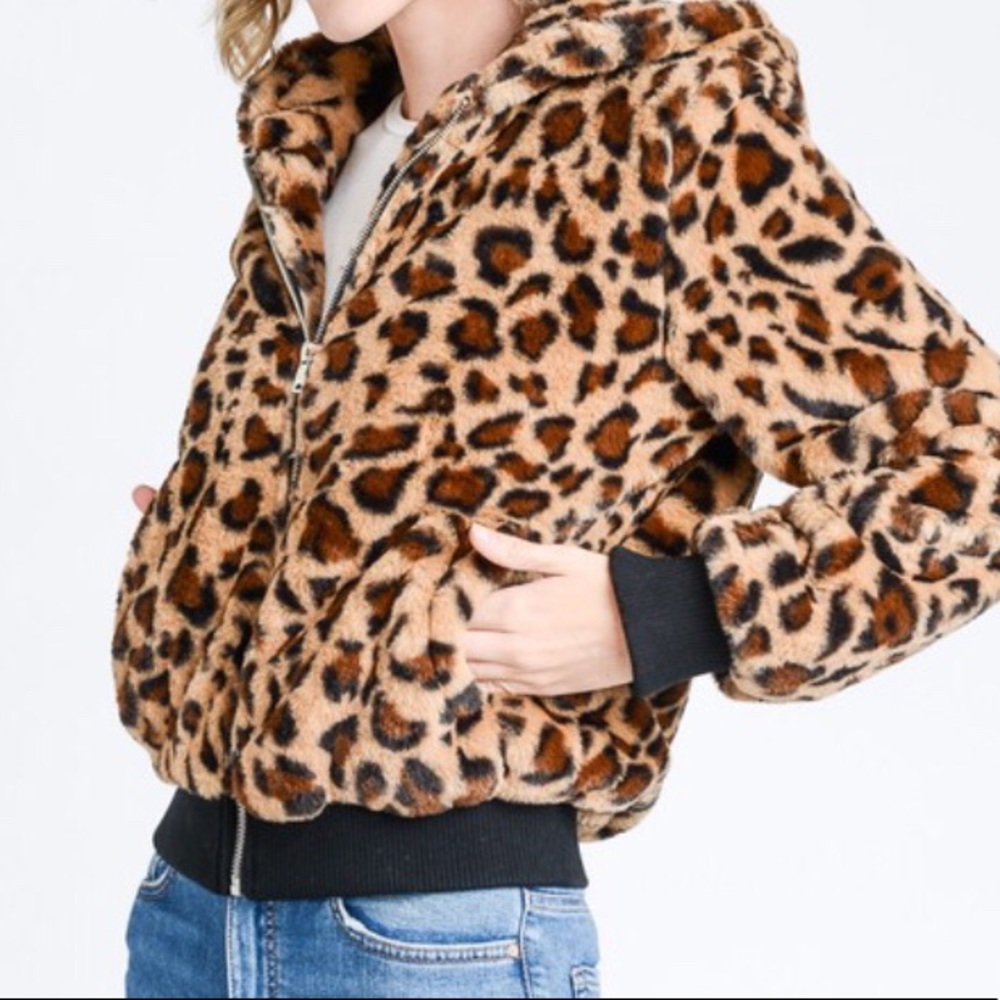 ❗️One Left❗️NWT Leopard Bomber Sweater - Picture 4 of 8